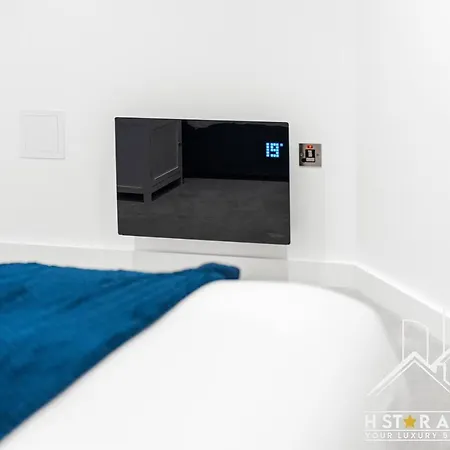 Modern Spacious: 3br Downtown