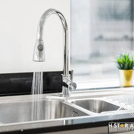 Modern Spacious: 3br Downtown *